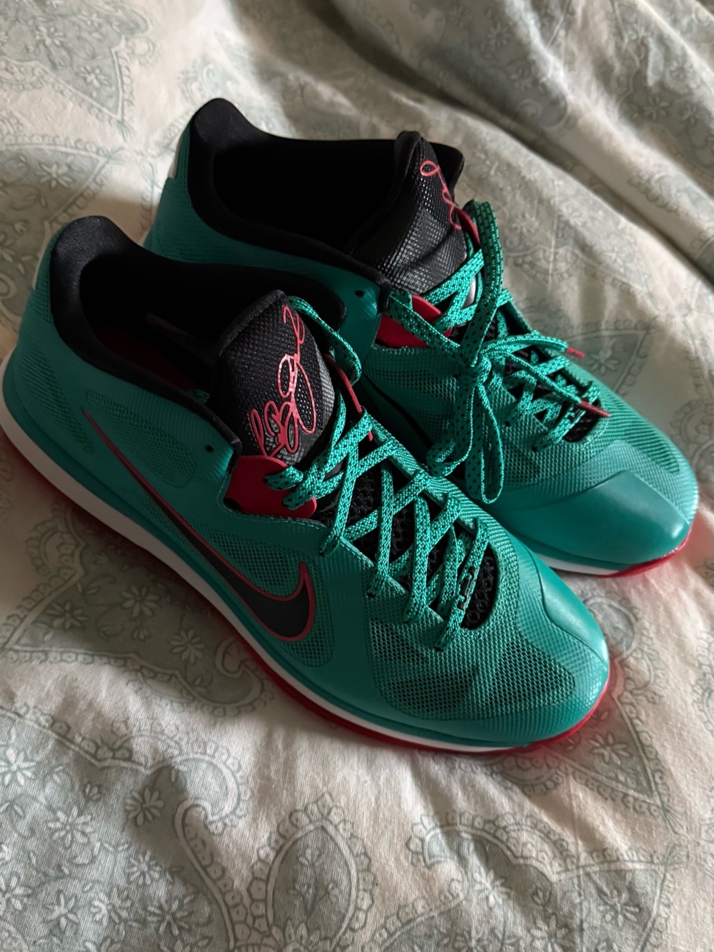 Nike LeBron 9 Low “Reverse Liverpool” Sneakers
